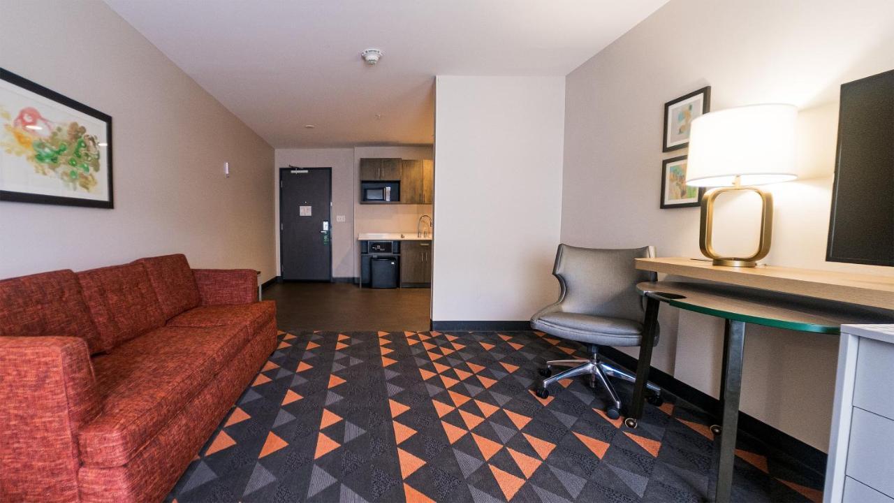 Holiday Inn & Suites Philadelphia W - Drexel Hill By Ihg Exterior foto