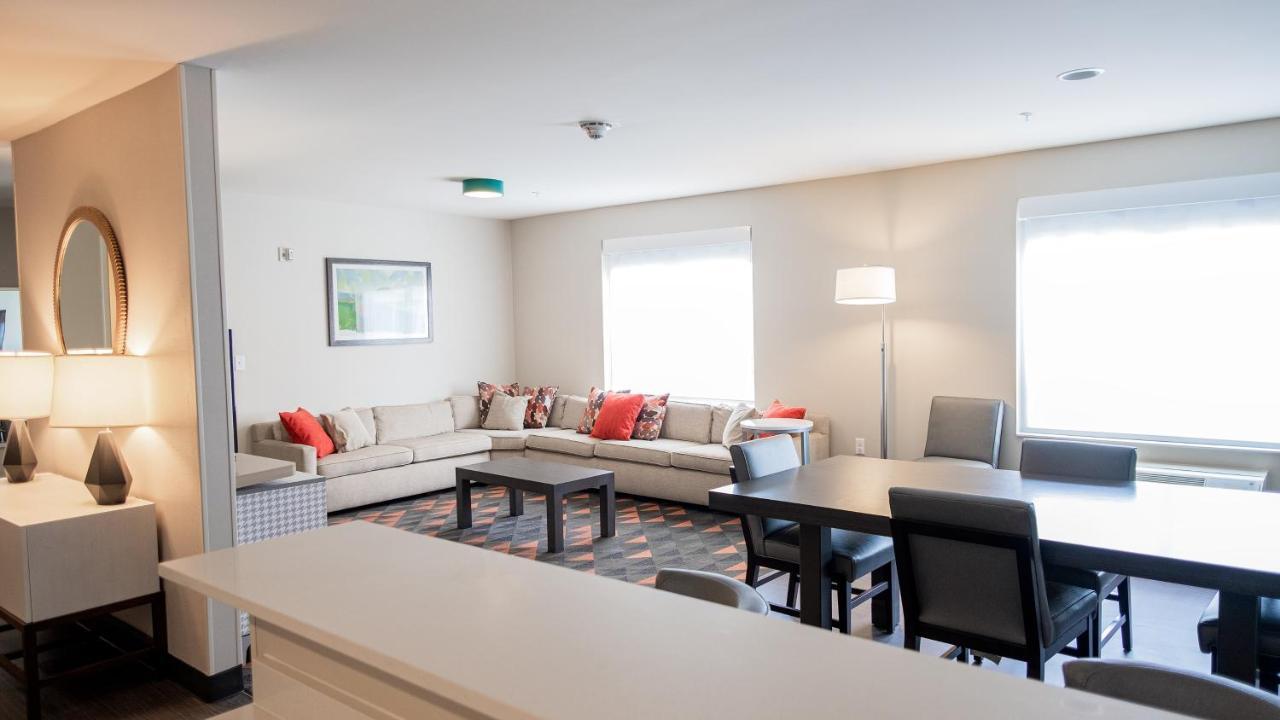 Holiday Inn & Suites Philadelphia W - Drexel Hill By Ihg Exterior foto